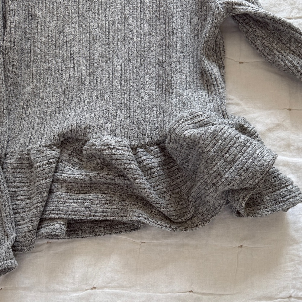 Zara Gray Ribbed Sweater with Ruffle Neck - Picture 4 of 4